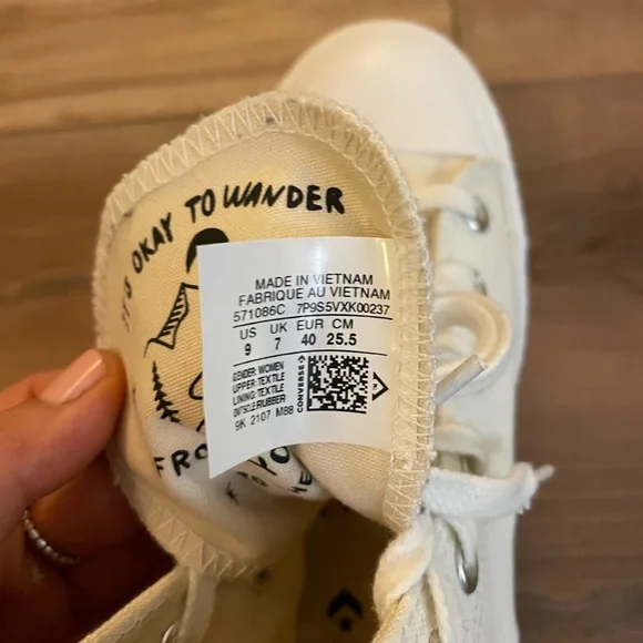 Converse Platform embroidered beige shoes women’s size 9 men’s size 7 - Picture 3 of 4